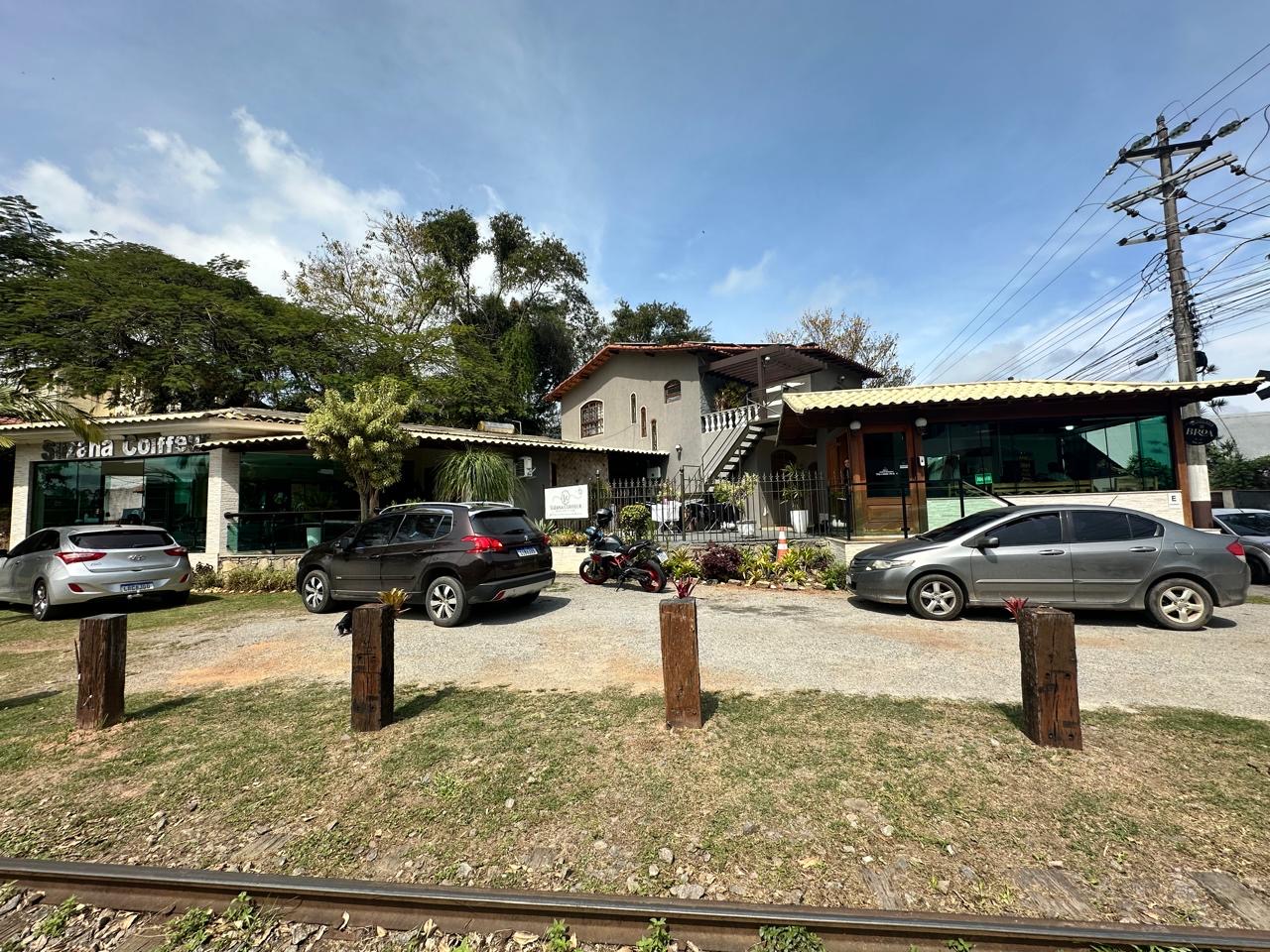 VENDO CASA E COM�RCIO NO CENTRO DE MIGUEL PEREIRA